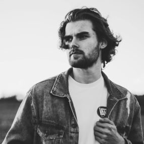 Cover vocals and acapellas for music producers with non exclusive and royalty free licenses.